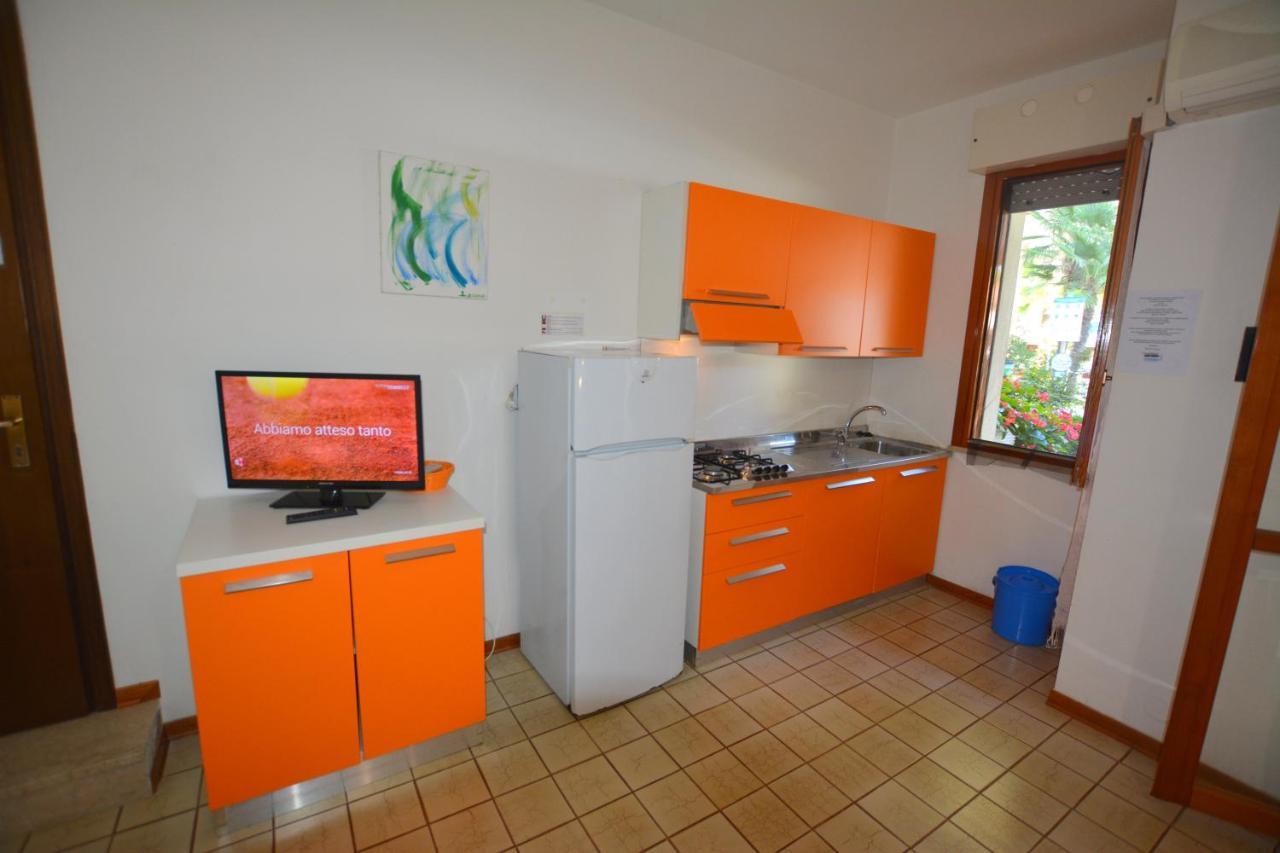 Appartement Lignano With Pool à Lignano Sabbiadoro Extérieur photo