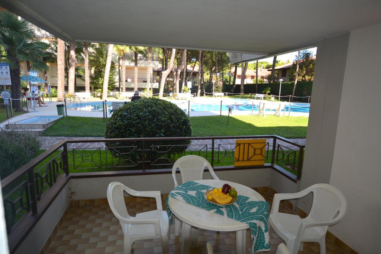 Appartement Lignano With Pool à Lignano Sabbiadoro Extérieur photo