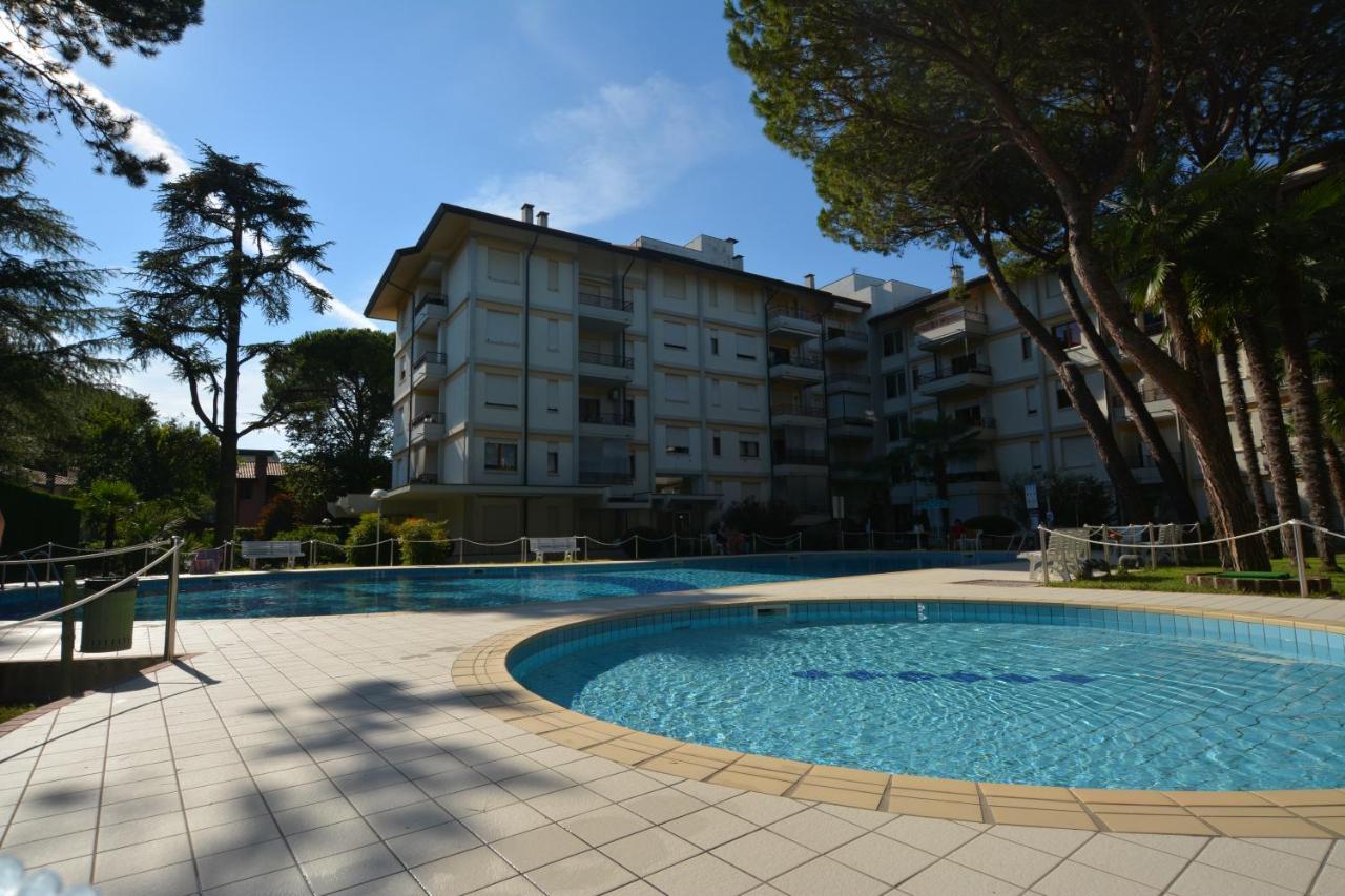Appartement Lignano With Pool à Lignano Sabbiadoro Extérieur photo