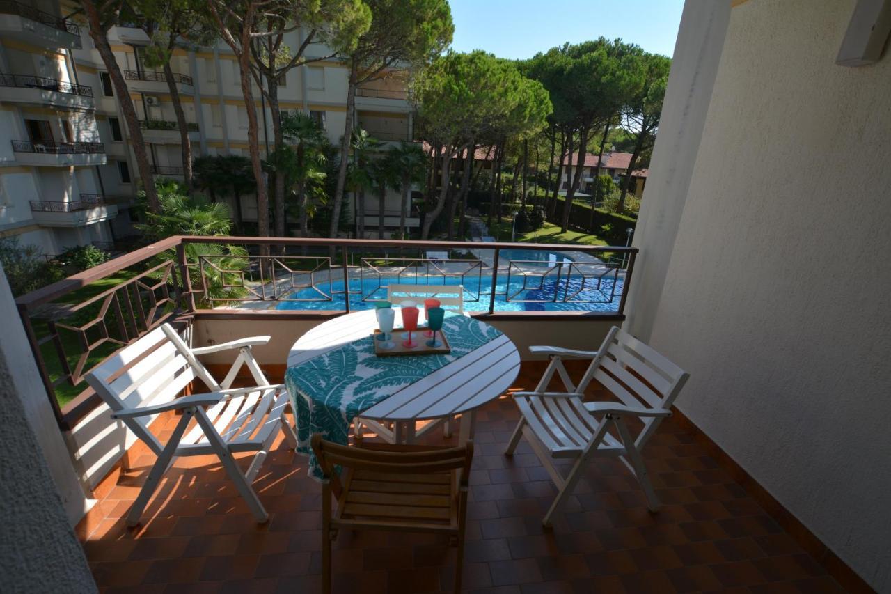 Appartement Lignano With Pool à Lignano Sabbiadoro Extérieur photo