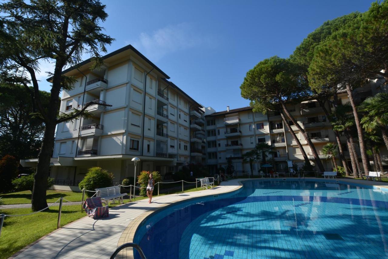 Appartement Lignano With Pool à Lignano Sabbiadoro Extérieur photo