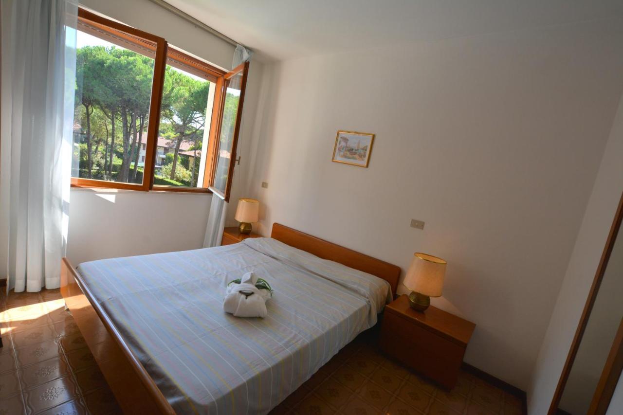 Appartement Lignano With Pool à Lignano Sabbiadoro Extérieur photo