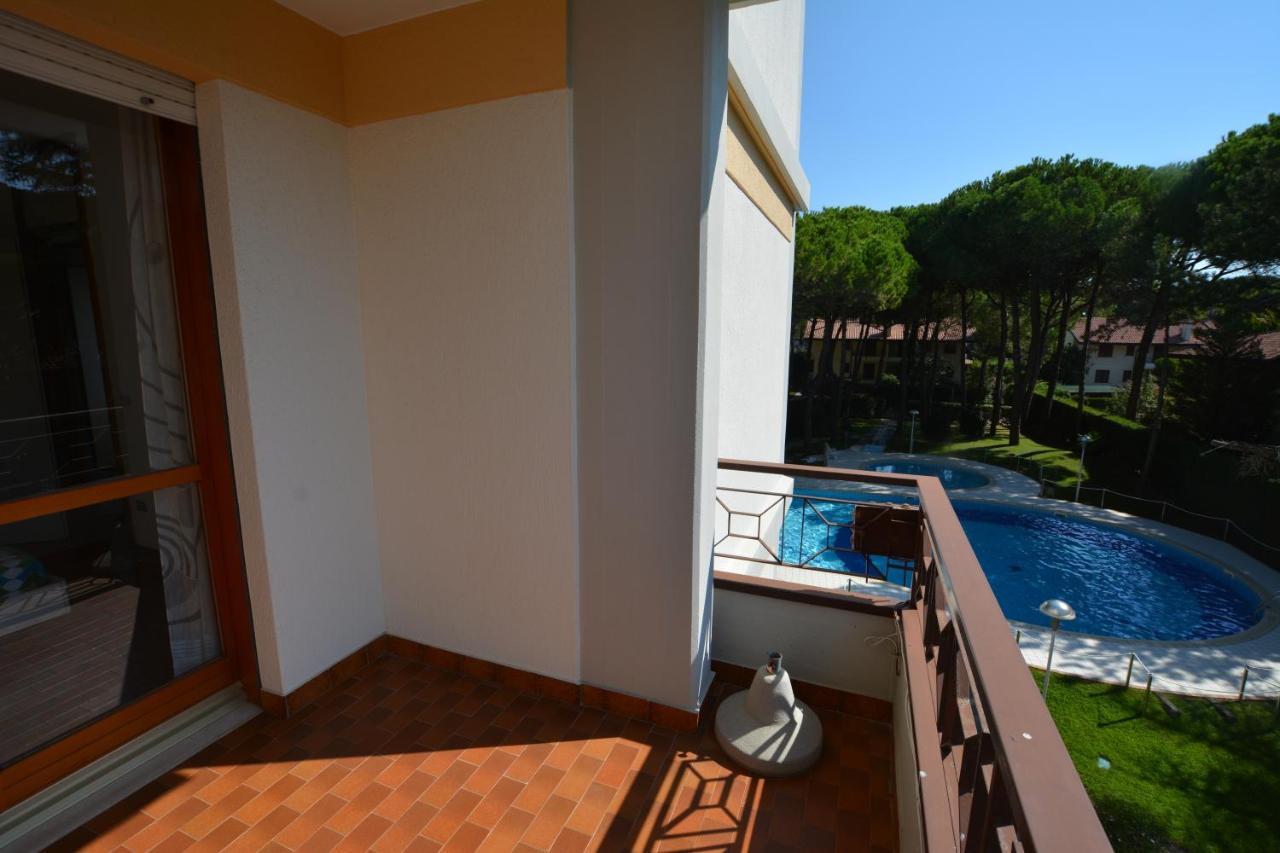 Appartement Lignano With Pool à Lignano Sabbiadoro Extérieur photo