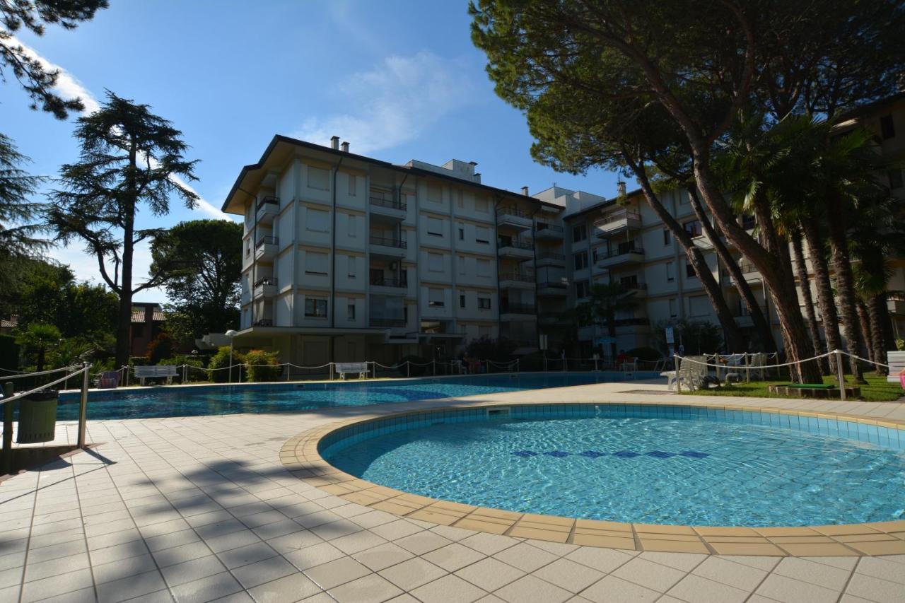 Appartement Lignano With Pool à Lignano Sabbiadoro Extérieur photo