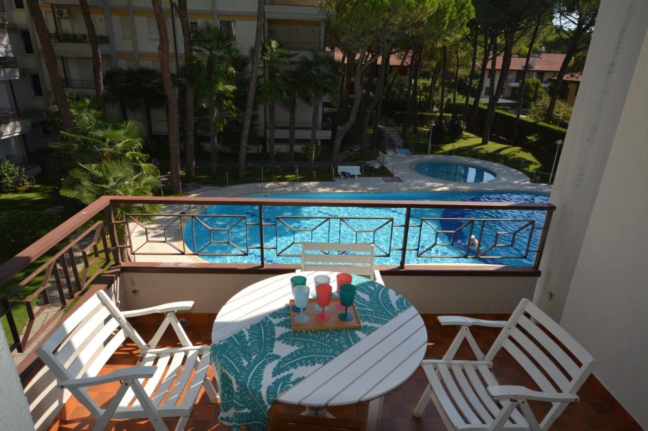 Appartement Lignano With Pool à Lignano Sabbiadoro Extérieur photo