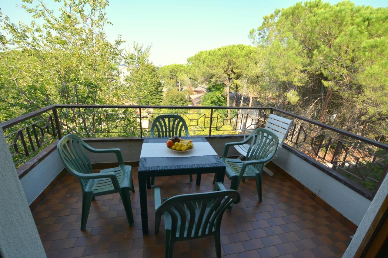 Appartement Lignano With Pool à Lignano Sabbiadoro Extérieur photo