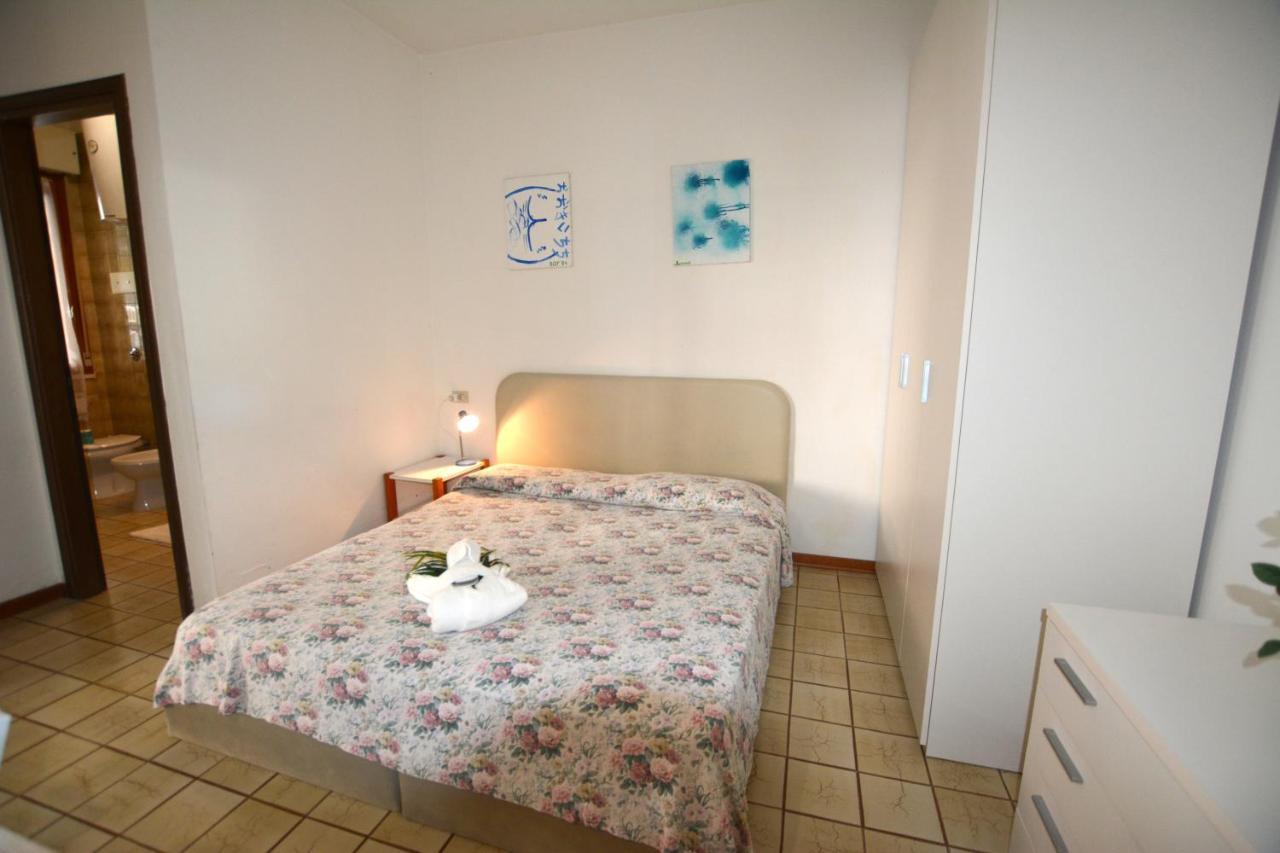Appartement Lignano With Pool à Lignano Sabbiadoro Extérieur photo