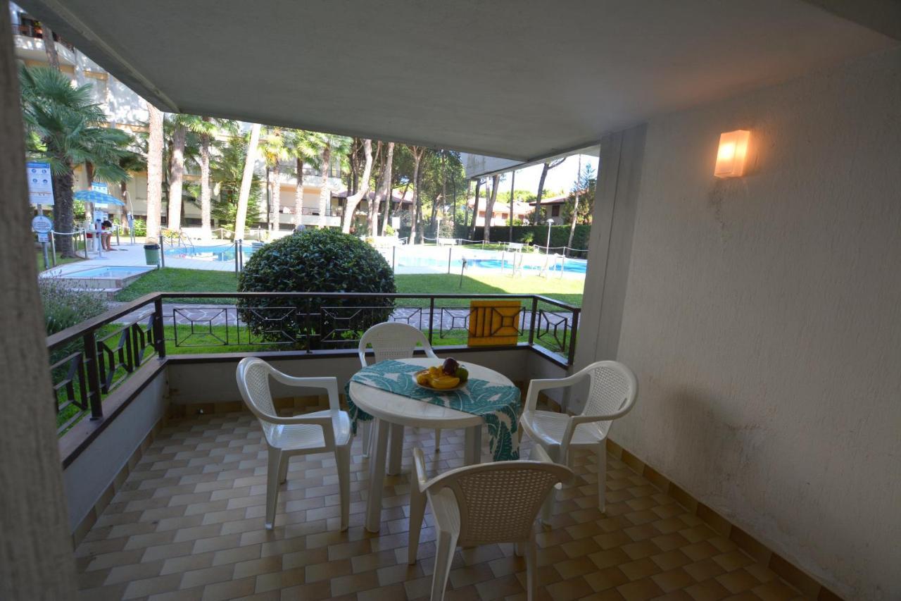 Appartement Lignano With Pool à Lignano Sabbiadoro Extérieur photo