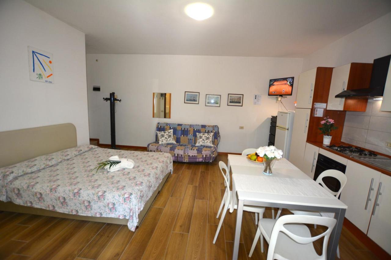 Appartement Lignano With Pool à Lignano Sabbiadoro Extérieur photo