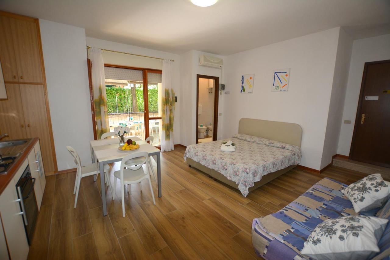 Appartement Lignano With Pool à Lignano Sabbiadoro Extérieur photo