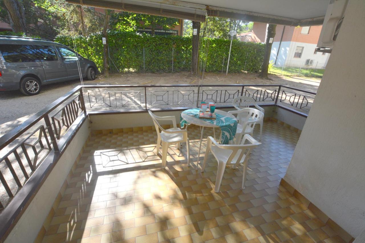 Appartement Lignano With Pool à Lignano Sabbiadoro Extérieur photo