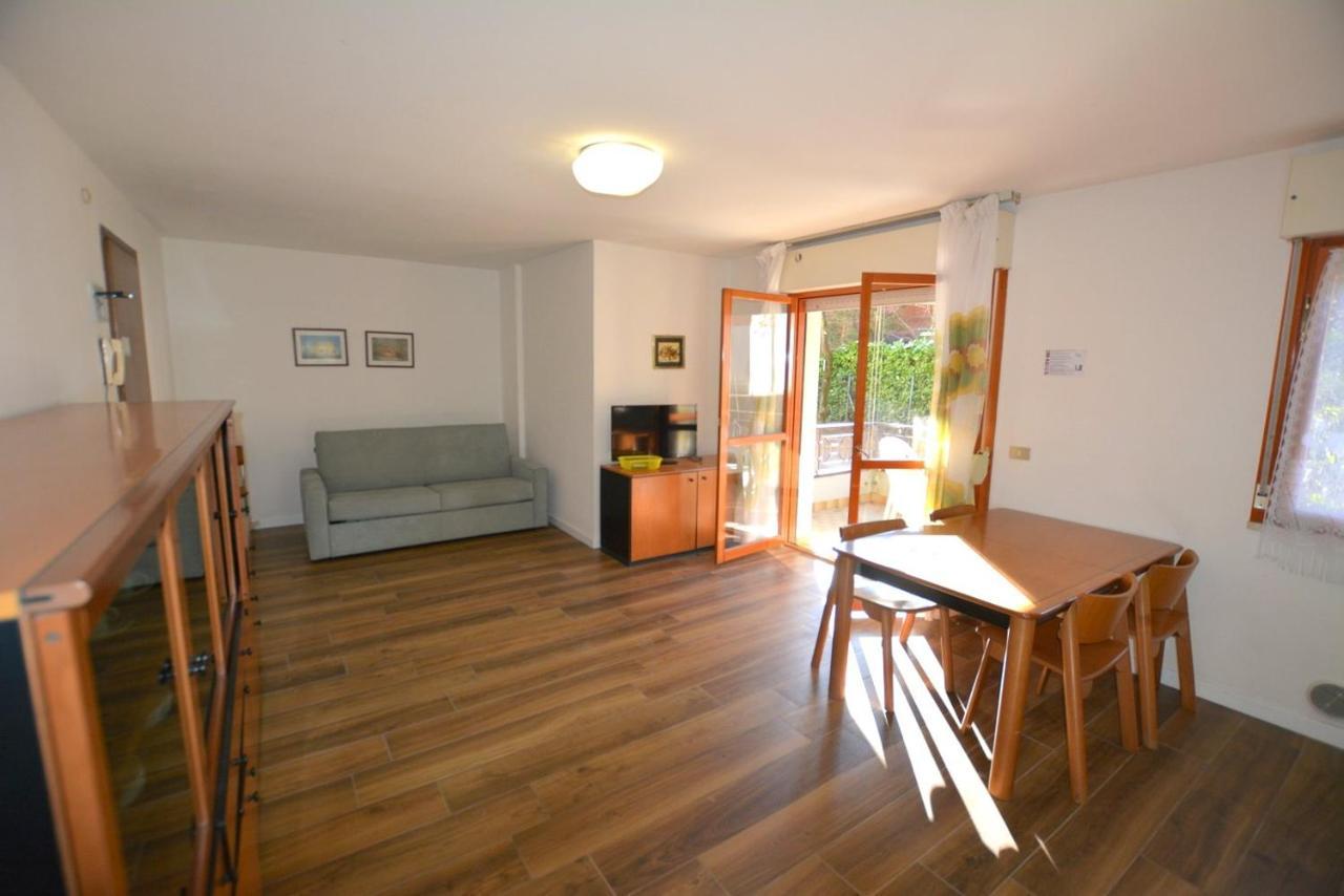 Appartement Lignano With Pool à Lignano Sabbiadoro Extérieur photo