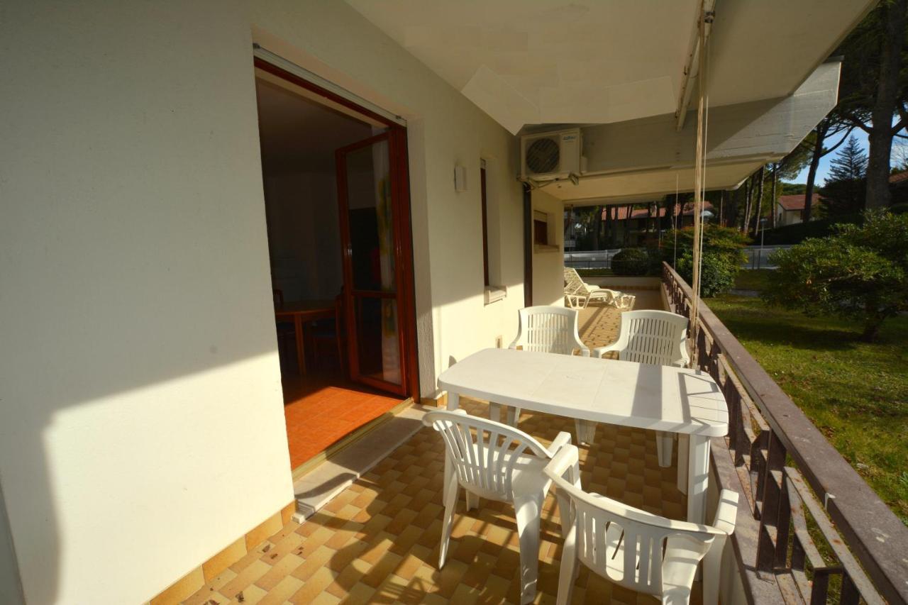 Appartement Lignano With Pool à Lignano Sabbiadoro Extérieur photo