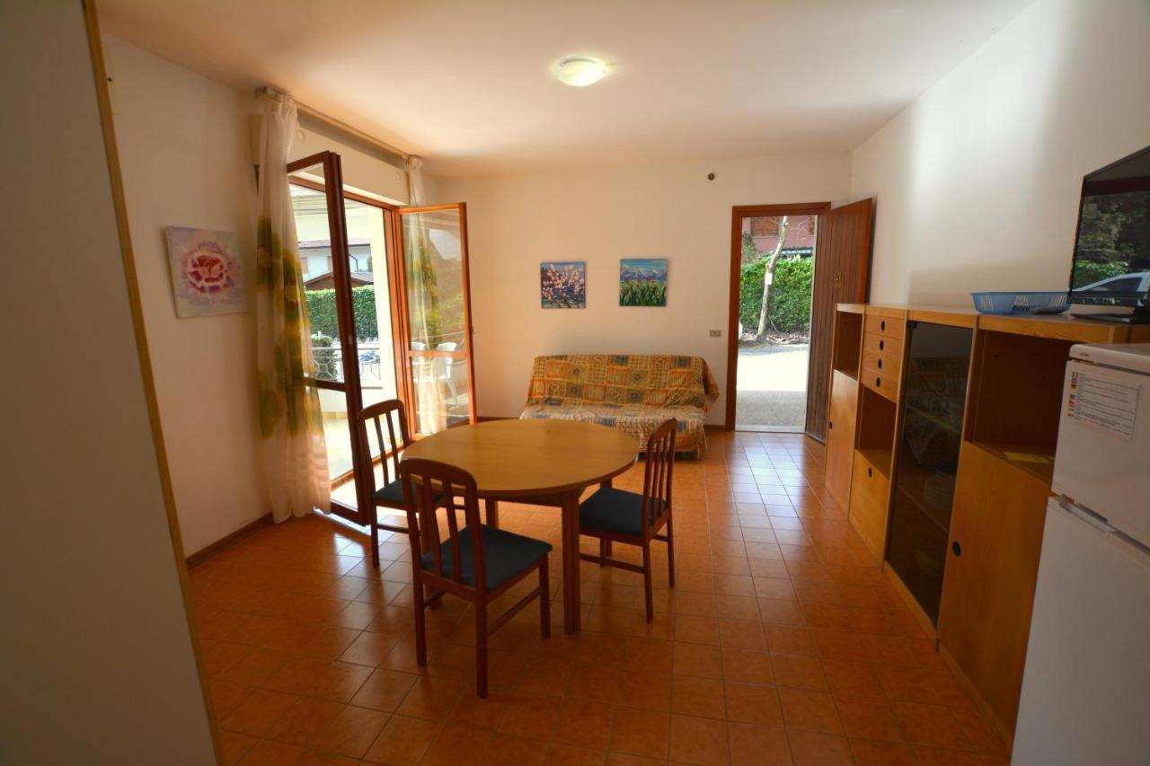 Appartement Lignano With Pool à Lignano Sabbiadoro Extérieur photo