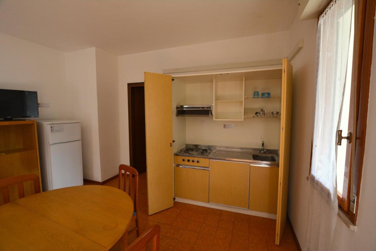 Appartement Lignano With Pool à Lignano Sabbiadoro Extérieur photo